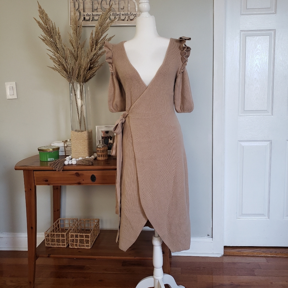 NWT Camel cold shoulder knit